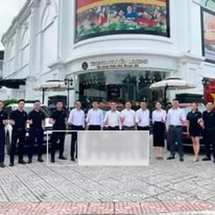 Kia Thái Nguyên - Khách hàng nhận xe sau khi hoàn tất thủ tục.